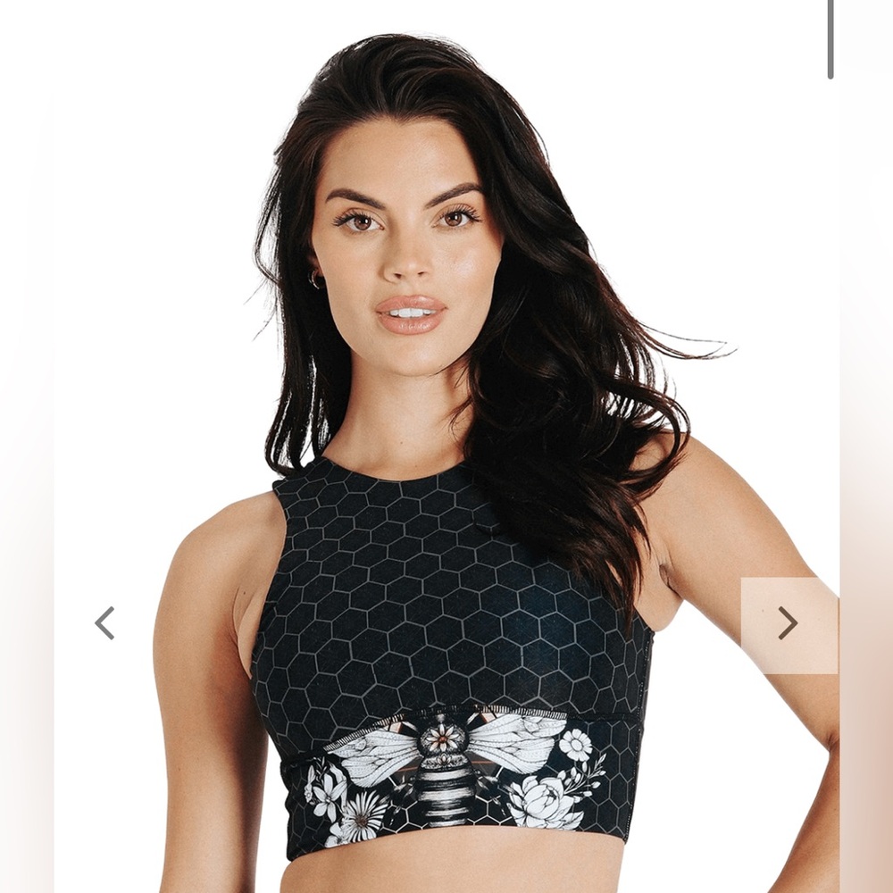NWT Yoga Democracy Gray Honeycomb “Beeloved” Pattern Sports Bra S